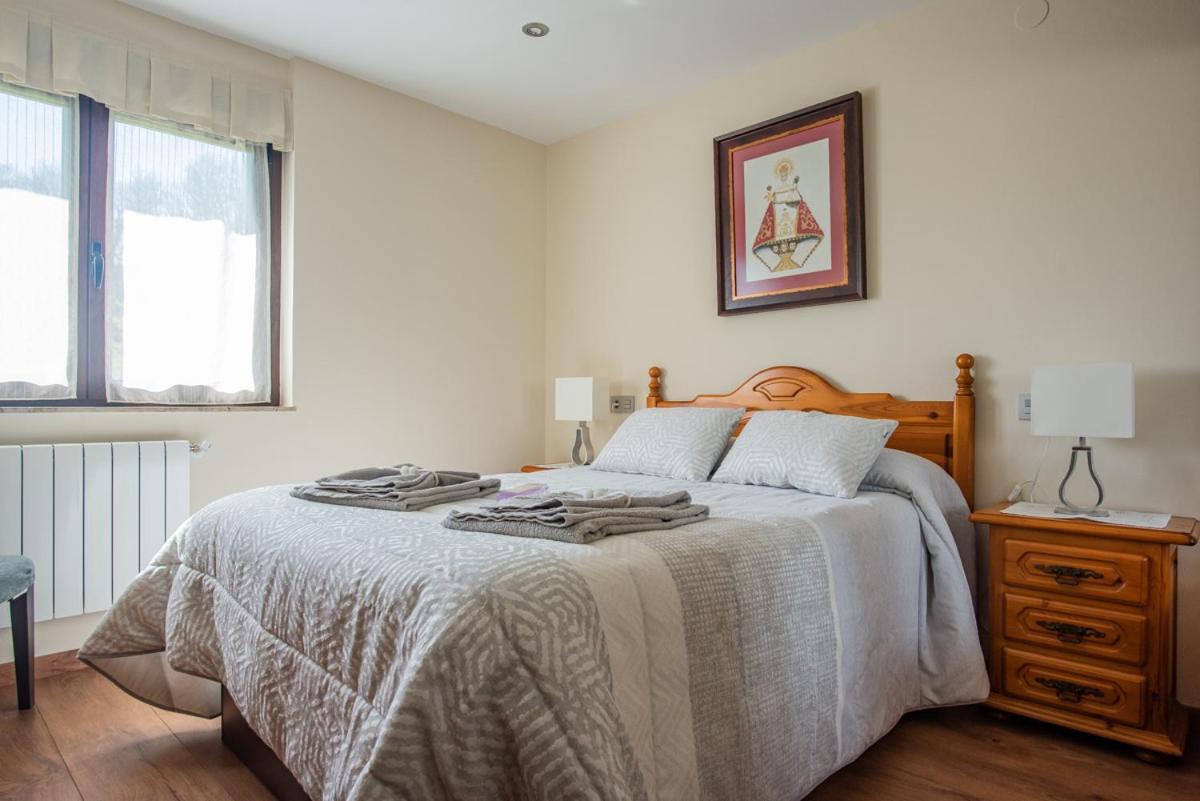 Apartamentos La Cortina Cangas de Onis Exterior photo